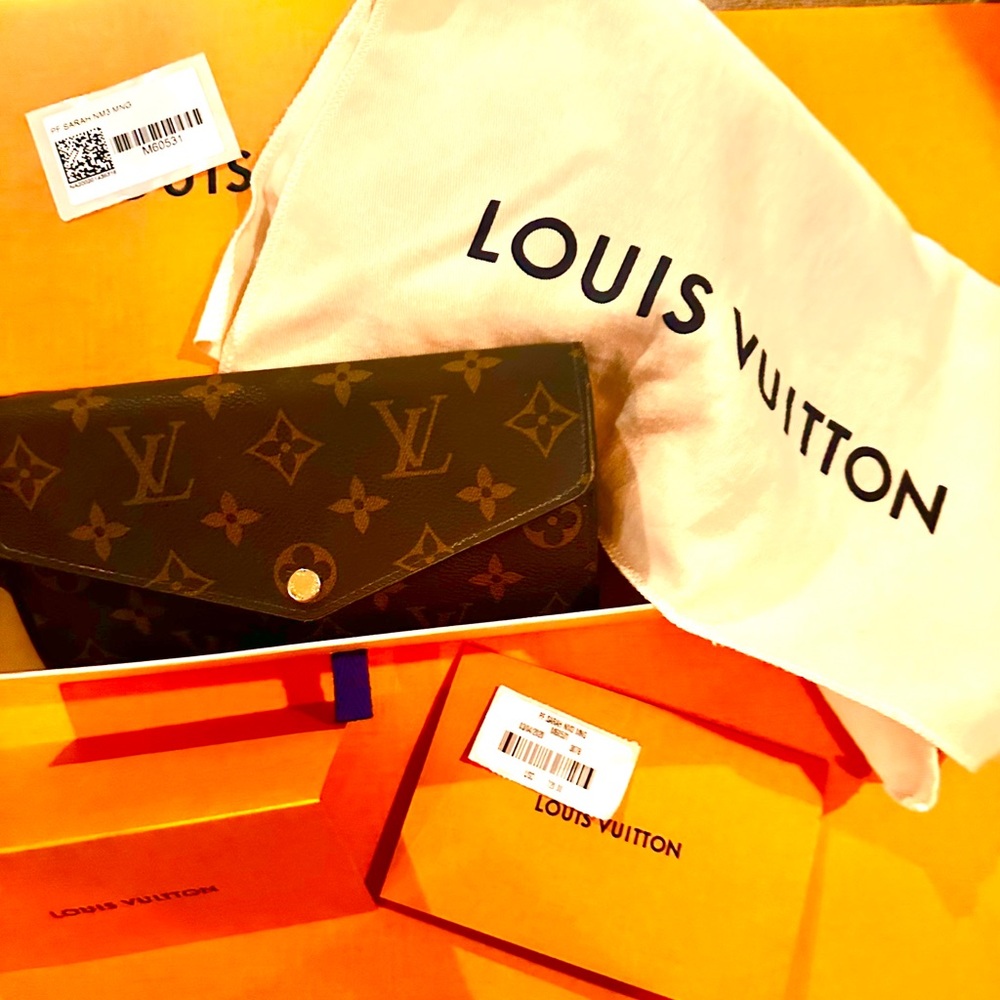 Louis Vuitton Sarah Wallet with box, dustbag, reciept, stickers, ribbon!!